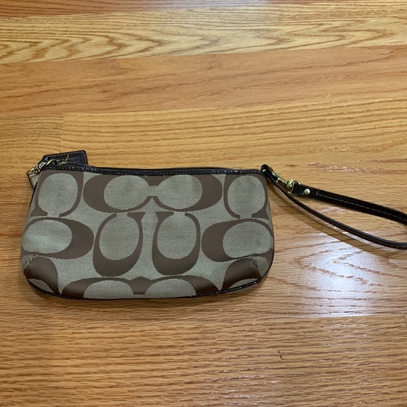 Coach brown logo wristlet - medium size - Picture 4 of 5